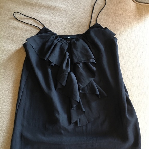 H&M ruffle camisole. Size 4 - Picture 3 of 5